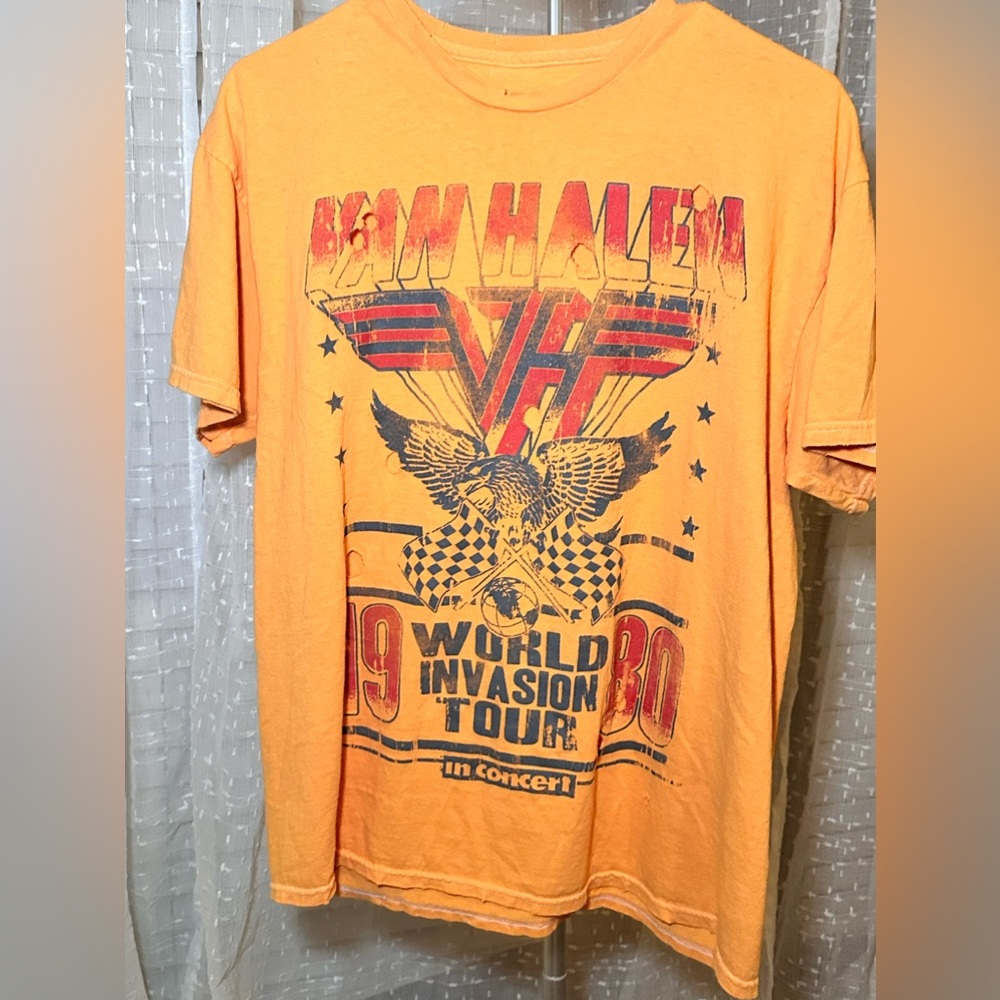Graphic tee size medium by Buckle